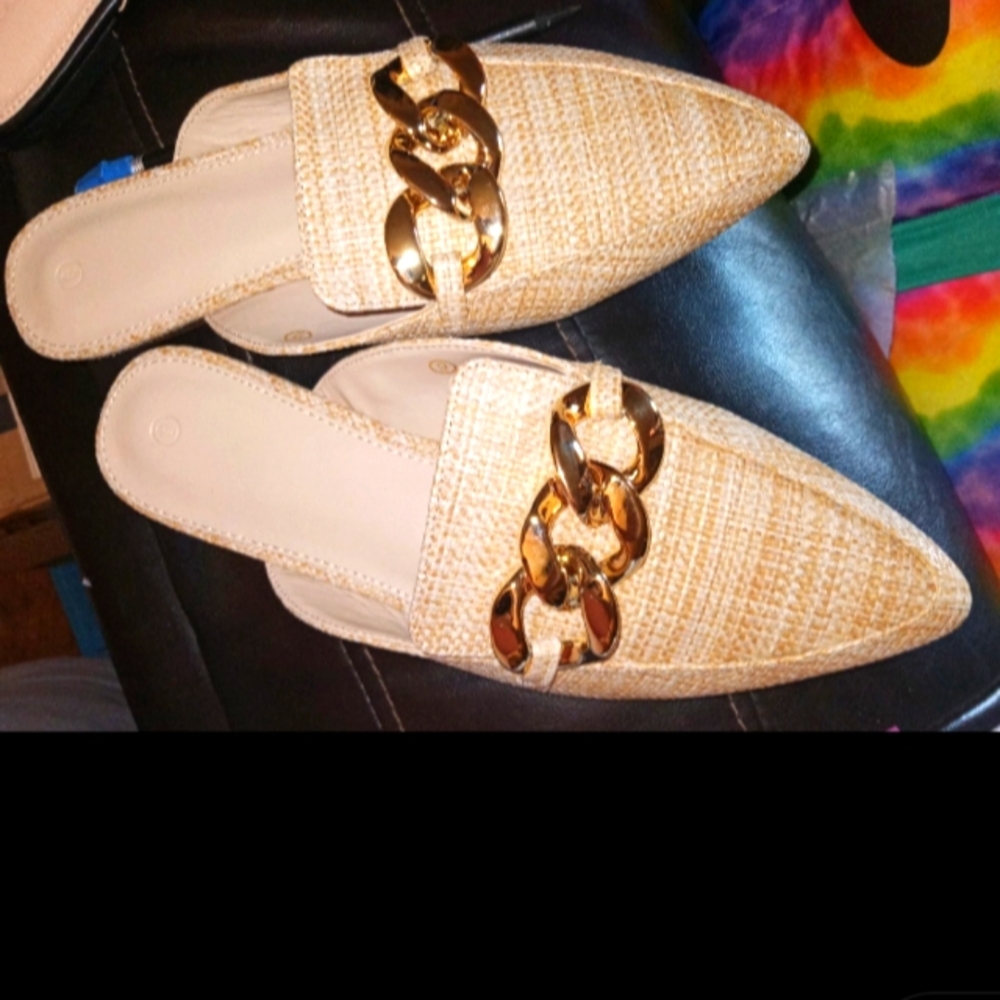 Woven Pointed-Toe Slip-On Flats with Gold Chain Detail - Cream
